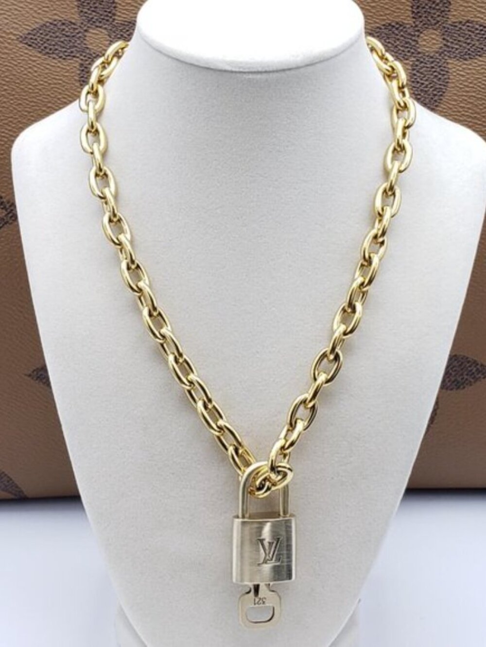 18K Gold-Plated Necklace with Authentic Louis Vuitton Padlock - Picture 11 of 12